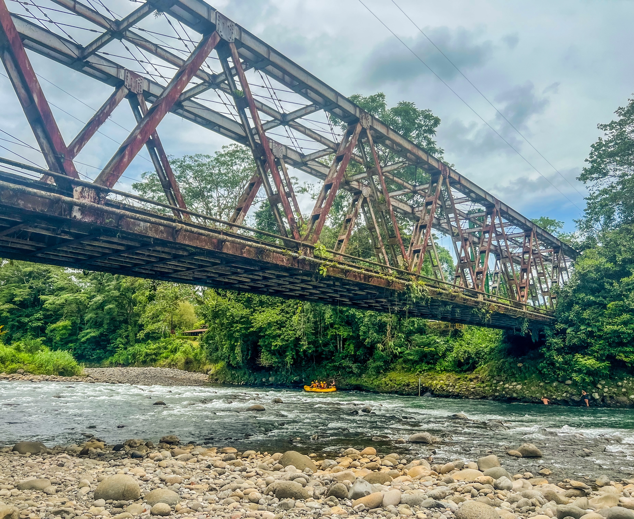 Bridging or Rafting?